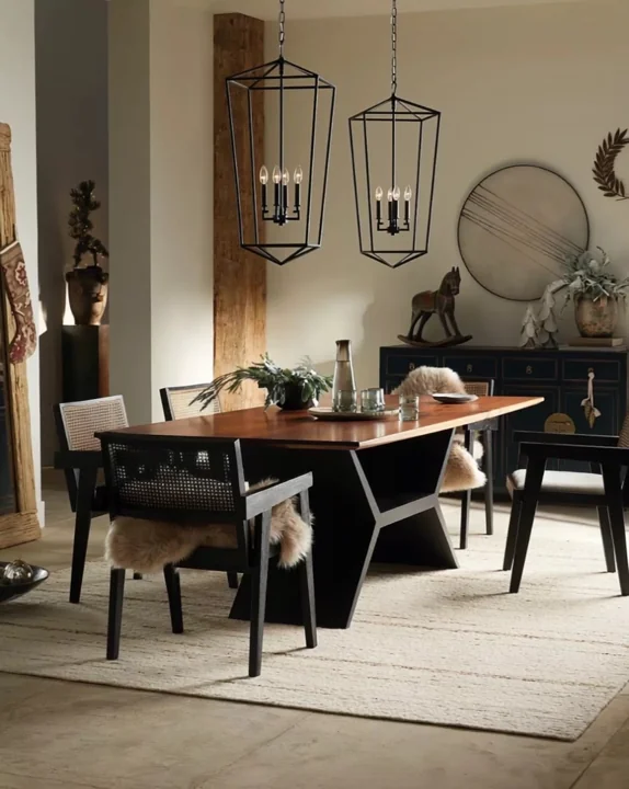 ИИ видео на товар Arhaus: обеденные столы
